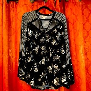 Style & Co Black and White top with bell sleeves